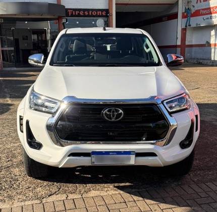 TOYOTA HILUX 2.8 D-4D TURBO DIESEL CD SRX PLUS 4X4 AUTOMÁTICO TOYOTA HILUX 2.8 D-4D TURBO DIESEL CD SRX PLUS 4X4 AUTOMÁTICO